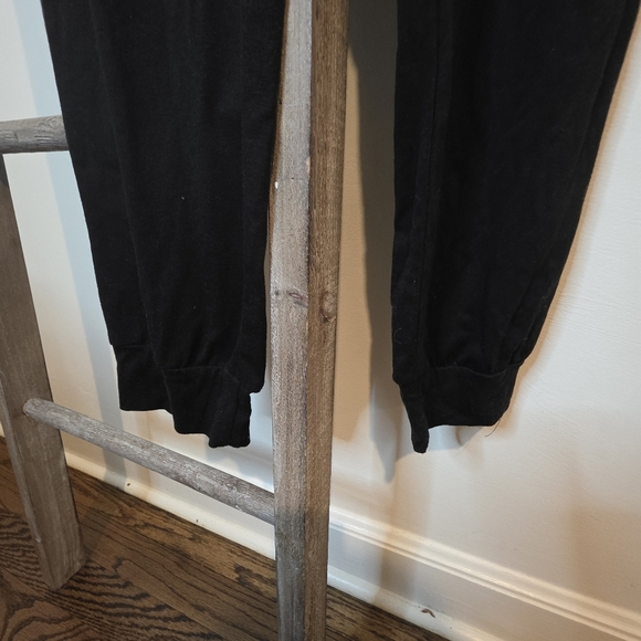 ⭐️40% Off⭐️ Black Sleeveless Jumpsuit with Drawstring Waist - Picture 8 of 11